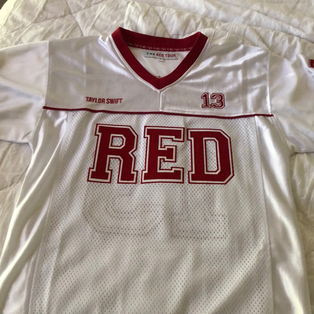 RARE Taylor Swift Concert Tour RED Jersey size small